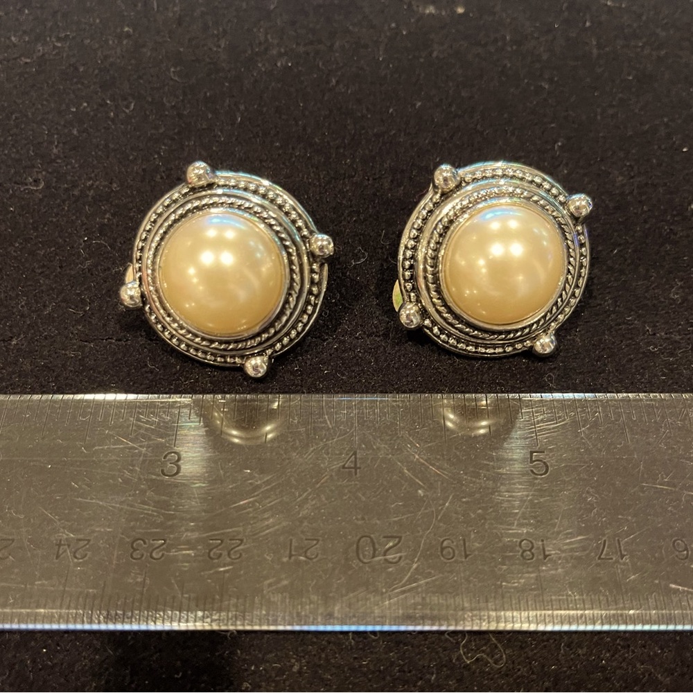 Earrings, pair
